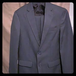 Boys Grey suit size 14 but runs small.